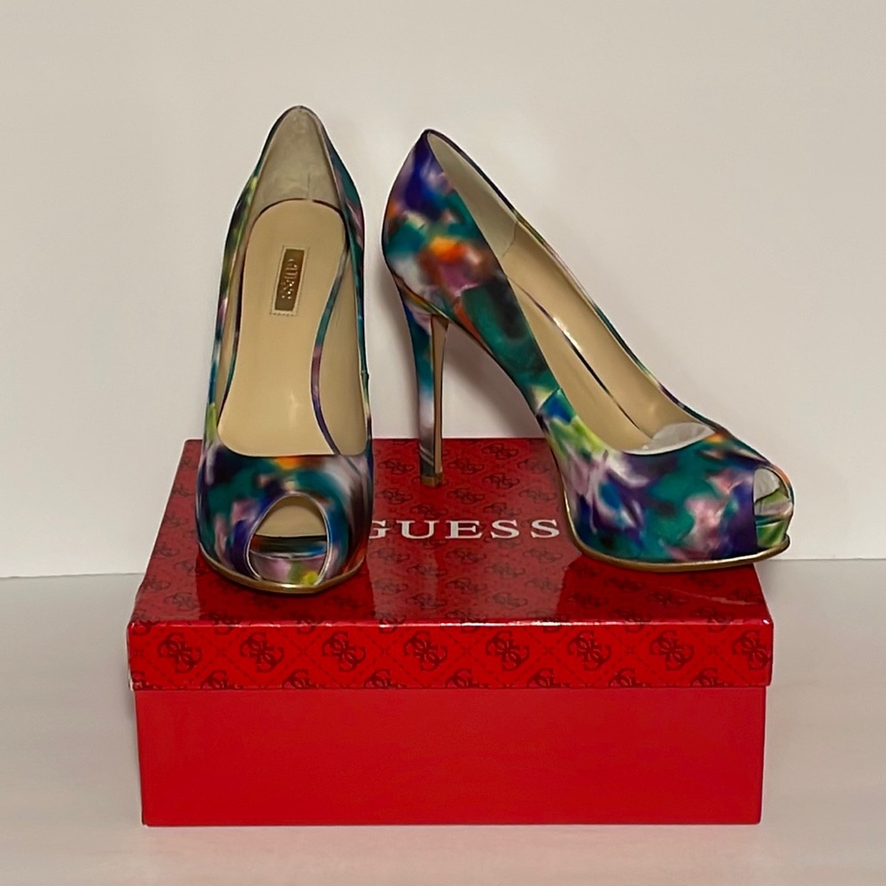 Guess, Honora, peep toe, high heel pumps.